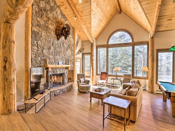 Luxurious Cabin in Dillon With Private Hot Tub Sleeps 22