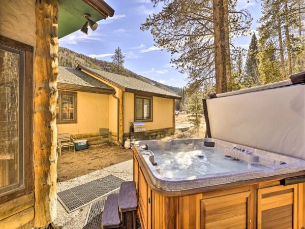 Luxurious Cabin in Dillon With Private Hot Tub Sleeps 22