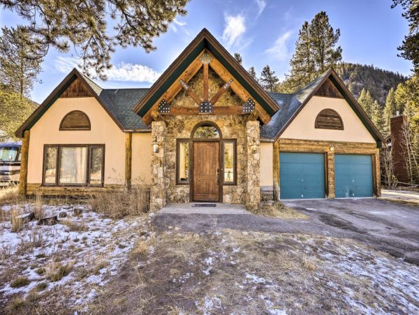 Luxurious Cabin in Dillon With Private Hot Tub Sleeps 22