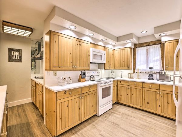 Luxurious Cabin in Dillon With Private Hot Tub Sleeps 22