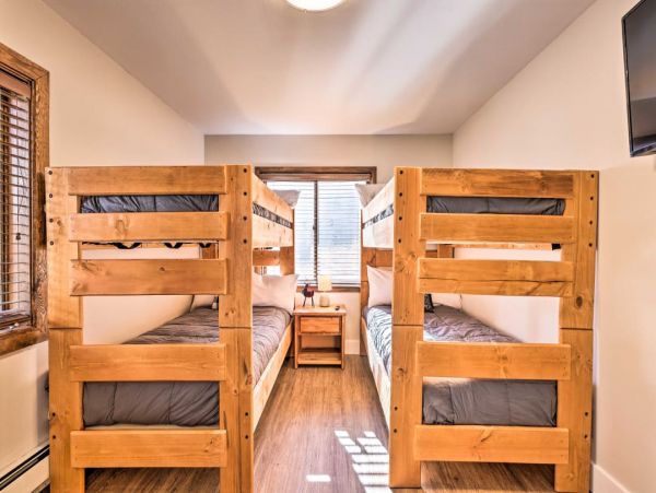 Luxurious Cabin in Dillon With Private Hot Tub Sleeps 22