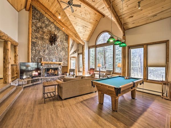 Luxurious Cabin in Dillon With Private Hot Tub Sleeps 22