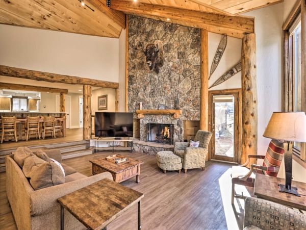 Luxurious Cabin in Dillon With Private Hot Tub Sleeps 22
