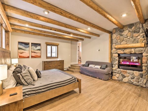 Luxurious Cabin in Dillon With Private Hot Tub Sleeps 22