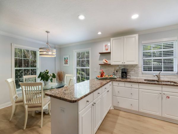 Holmes Beach Pool Vacation Home with 3 Bedrooms