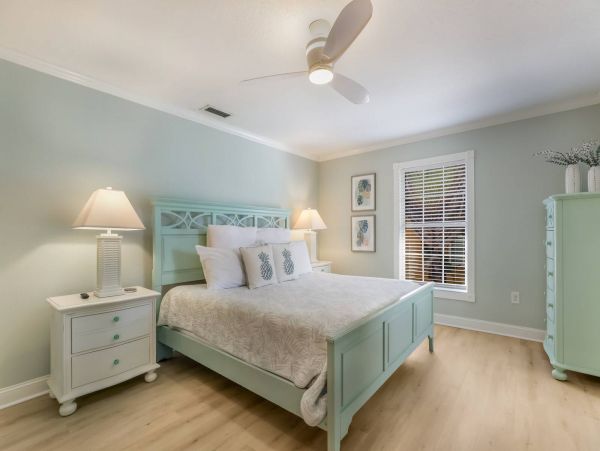 Holmes Beach Pool Vacation Home with 3 Bedrooms