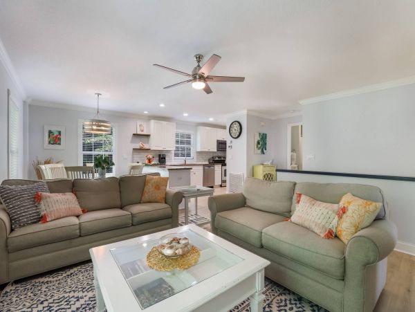 Holmes Beach Pool Vacation Home with 3 Bedrooms