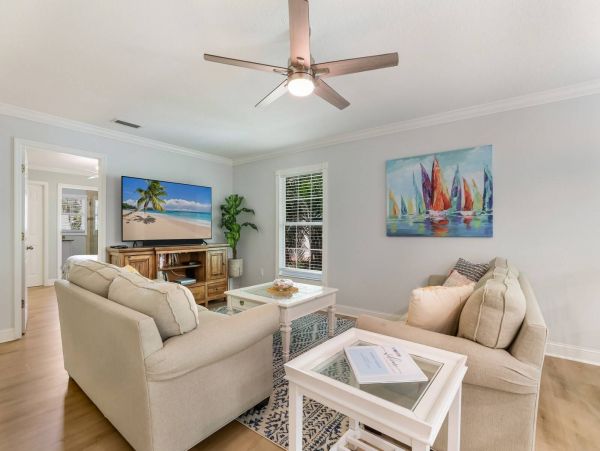 Holmes Beach Pool Vacation Home with 3 Bedrooms