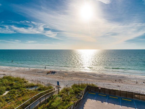 Holmes Beach Pool Vacation Home with 3 Bedrooms