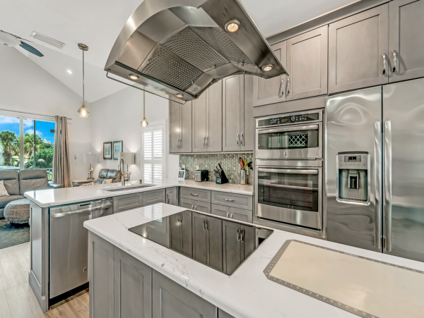 Charming Vacation Home in Holmes Beach600 steps to beach! to Beach