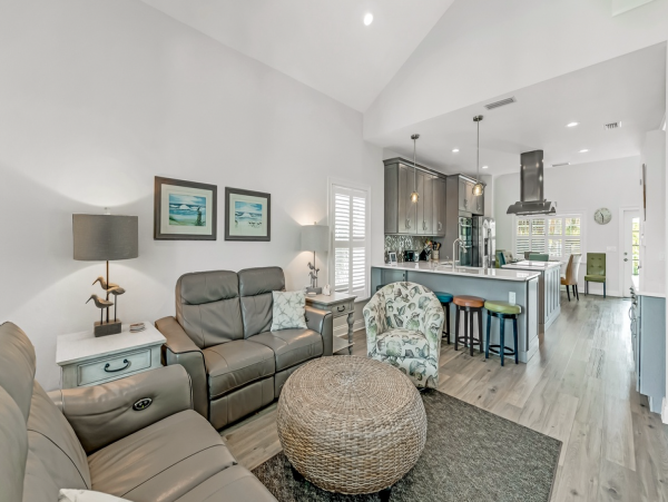 Charming Vacation Home in Holmes Beach600 steps to beach! to Beach