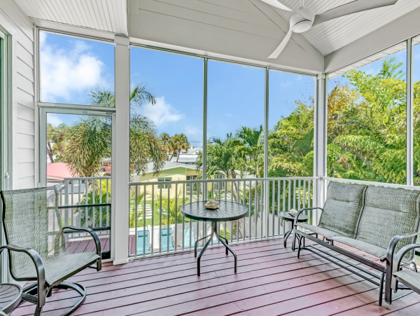 Charming Vacation Home in Holmes Beach600 steps to beach! to Beach