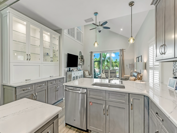 Charming Vacation Home in Holmes Beach600 steps to beach! to Beach