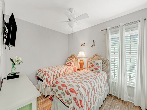 Charming Vacation Home in Holmes Beach600 steps to beach! to Beach