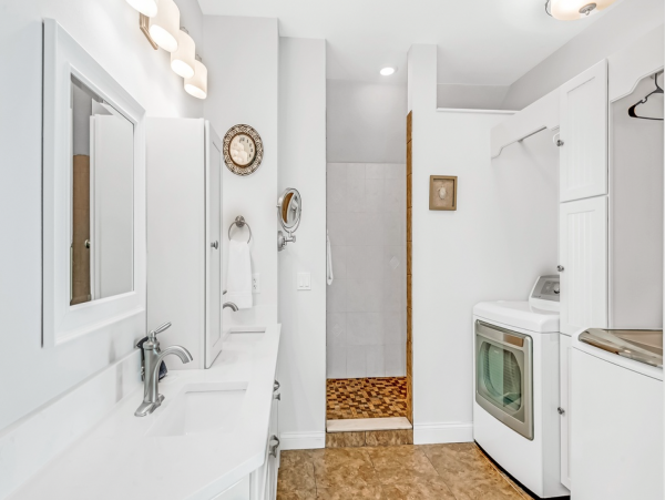 Charming Vacation Home in Holmes Beach600 steps to beach! to Beach
