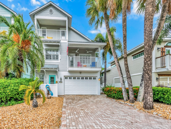 Charming Vacation Home in Holmes Beach600 steps to beach! to Beach