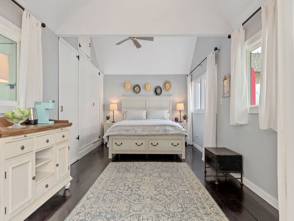 Santa Barbara Charming 3 Bedroom Vacation Home Sleeps Six