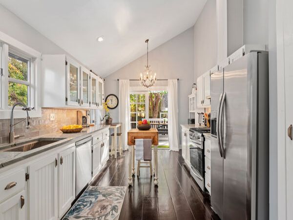 Santa Barbara Charming 3 Bedroom Vacation Home Sleeps Six