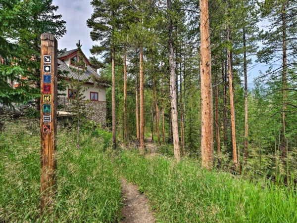 Spacious 4 Bedroom Vacation Townhome Walk to Ski Lifts