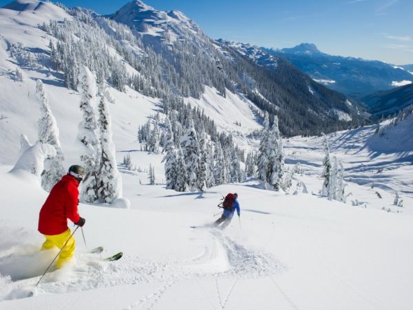 Spacious 4 Bedroom Vacation Townhome Walk to Ski Lifts