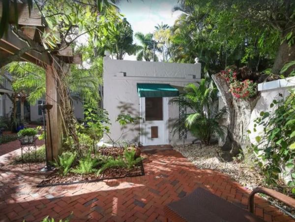 Sarasota Vacation Luxury Villa with Pool House and Cottage