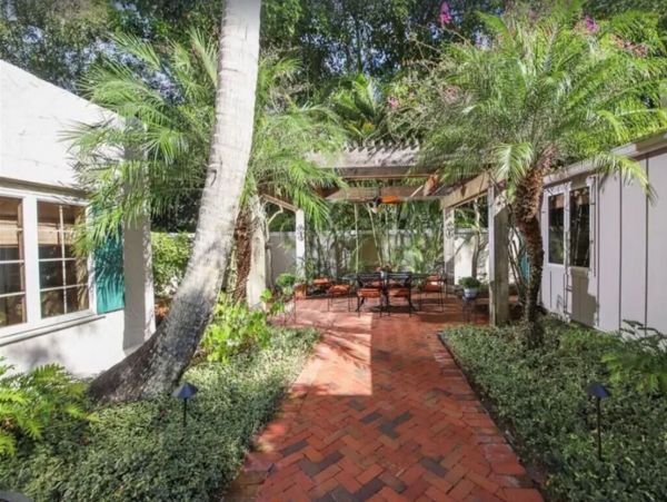 Sarasota Vacation Luxury Villa with Pool House and Cottage