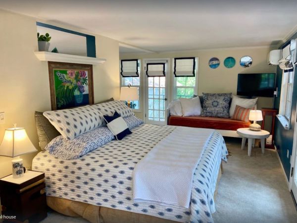Sarasota Vacation Luxury Villa with Pool House and Cottage