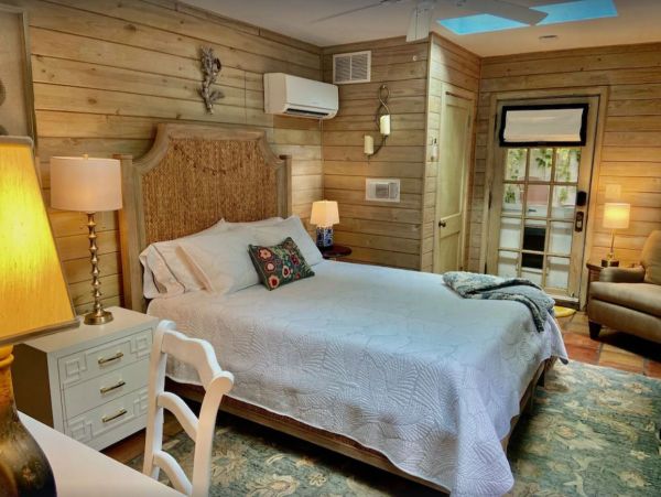 Sarasota Vacation Luxury Villa with Pool House and Cottage
