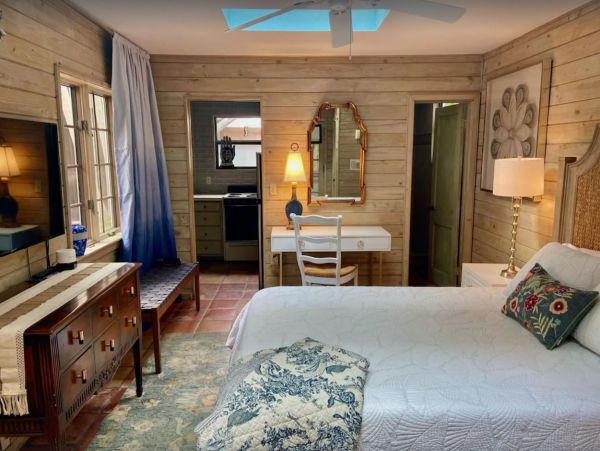 Sarasota Vacation Luxury Villa with Pool House and Cottage