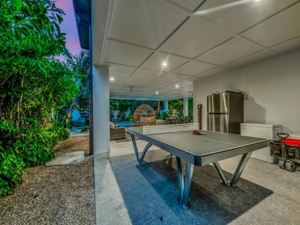 Beautiful Luxury Lido Key Pool Home Walk to Everything!!