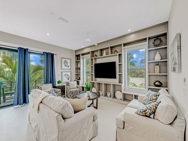 Beautiful Luxury Lido Key Pool Home Walk to Everything!!