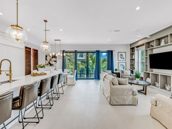 Beautiful Luxury Lido Key Pool Home Walk to Everything!!