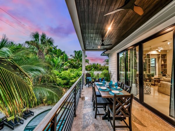 Beautiful Luxury Lido Key Pool Home Walk to Everything!!