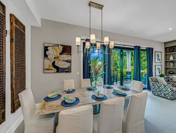 Beautiful Luxury Lido Key Pool Home Walk to Everything!!