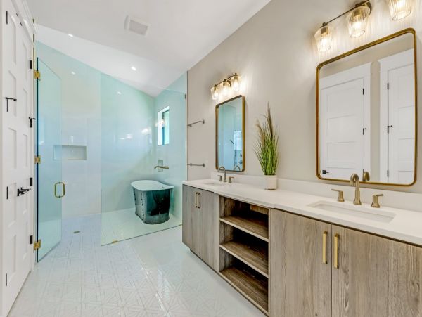 Beautiful Luxury Lido Key Pool Home Walk to Everything!!