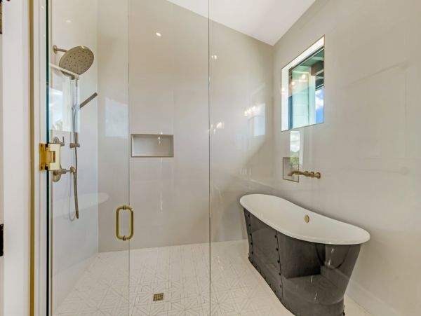 Beautiful Luxury Lido Key Pool Home Walk to Everything!!