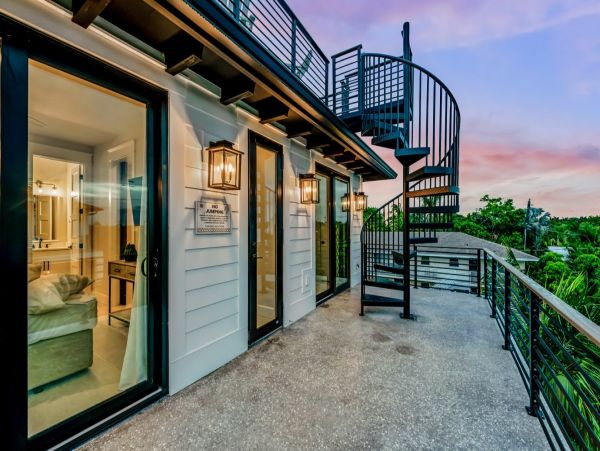 Beautiful Luxury Lido Key Pool Home Walk to Everything!!