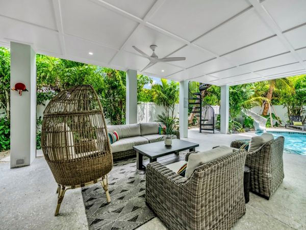 Beautiful Luxury Lido Key Pool Home Walk to Everything!!