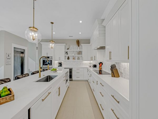 Beautiful Luxury Lido Key Pool Home Walk to Everything!!