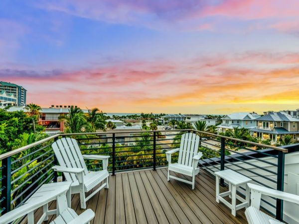 Beautiful Luxury Lido Key Pool Home Walk to Everything!!