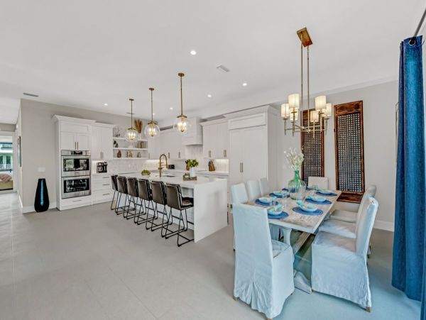 Beautiful Luxury Lido Key Pool Home Walk to Everything!!
