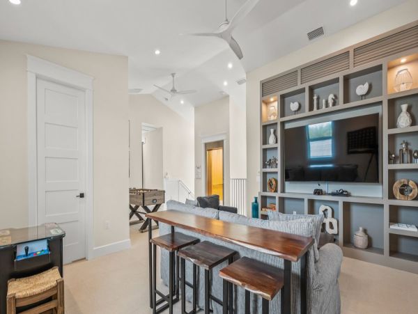 Beautiful Luxury Lido Key Pool Home Walk to Everything!!