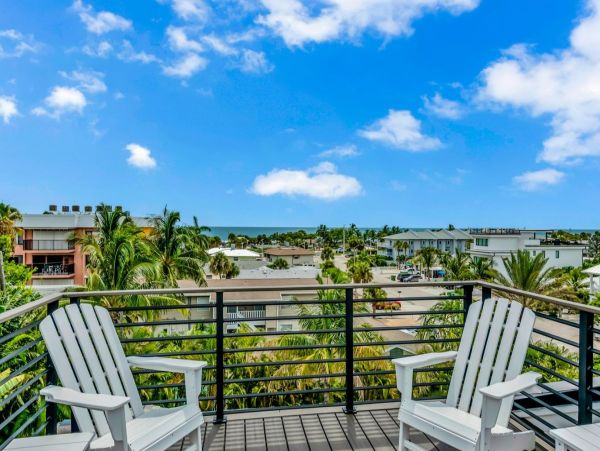 Beautiful Luxury Lido Key Pool Home Walk to Everything!!