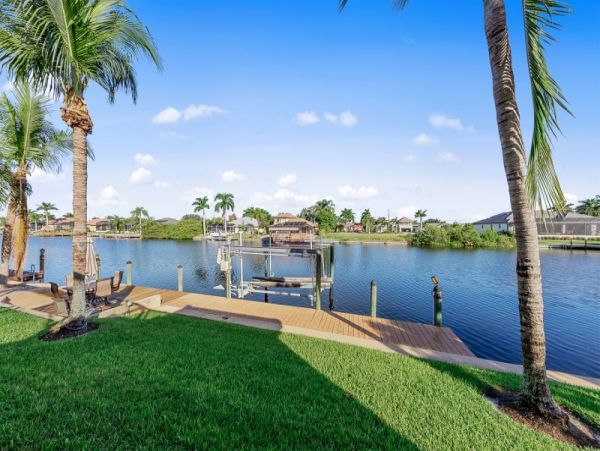 Gulf Access 4 Bedroom Vacation Pool Home in Cape Coral
