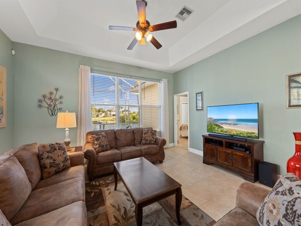 Gulf Access 4 Bedroom Vacation Pool Home in Cape Coral