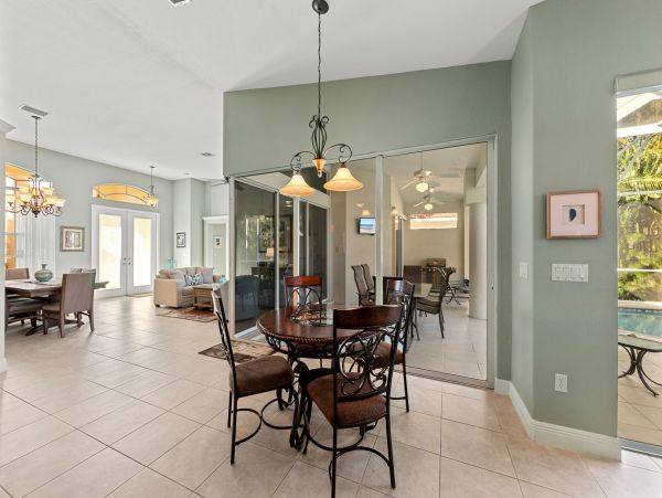 Gulf Access 4 Bedroom Vacation Pool Home in Cape Coral