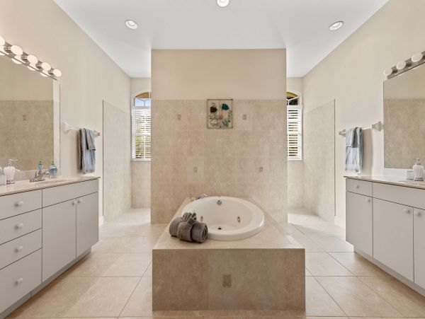 Gulf Access 4 Bedroom Vacation Pool Home in Cape Coral