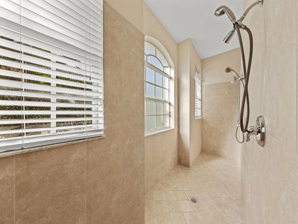 Gulf Access 4 Bedroom Vacation Pool Home in Cape Coral