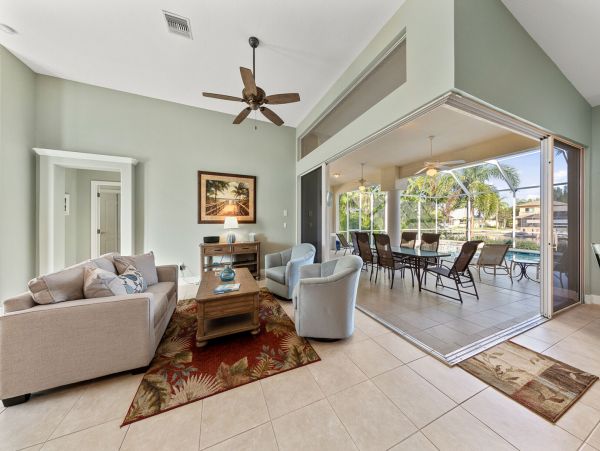 Gulf Access 4 Bedroom Vacation Pool Home in Cape Coral