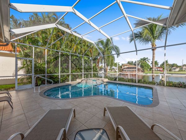 Gulf Access 4 Bedroom Vacation Pool Home in Cape Coral